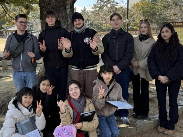 ht290420 2026年度 奈良公園での外国人観光者インタビューの様子を一部ご紹介(1)