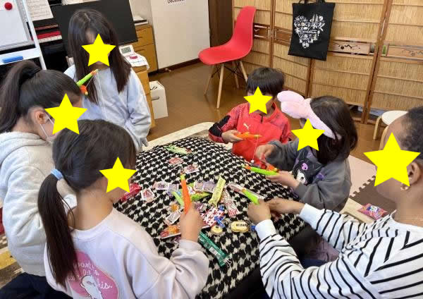 ht090526 みんな真剣! お菓子Get!