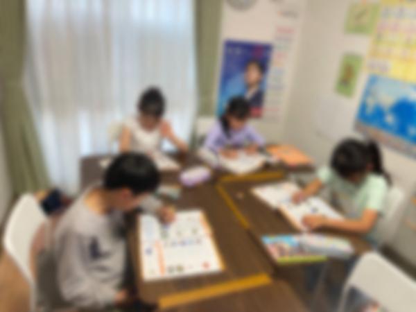【3年生クラス ライティングドリルに取り組んでいます】