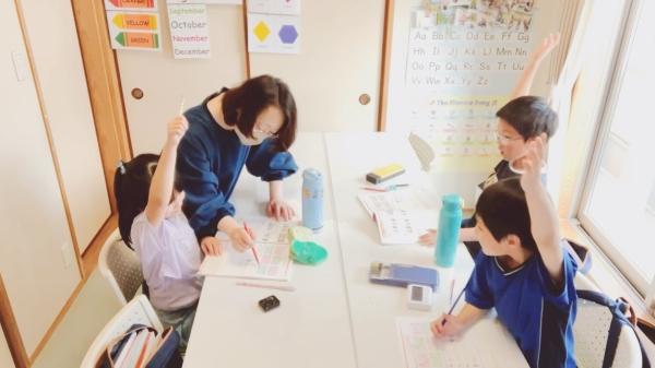 ECCジュニアの教材を使った英語のレッスン