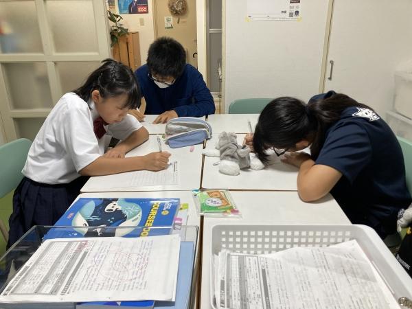 ht401204 中学生は黙々と問題を解いてます！