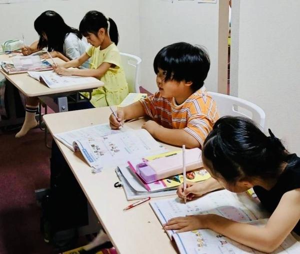 ECCジュニアの教材を使った英語のレッスン