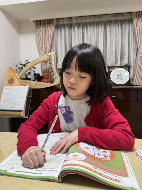 ht133921 小学生四年生。自分の考えを英語でまとめてます。
